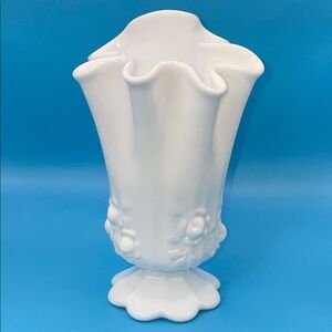 Fenton Art Glass Swung Handkerchief Vase 6”